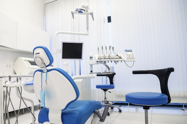 How A Dental Practice Can Help If You Knock Out A Tooth